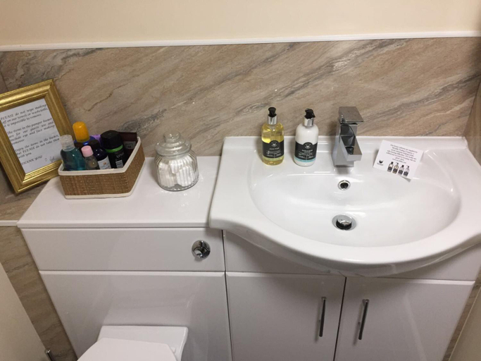 Bathroom 5, Borderers Inn, Powys
