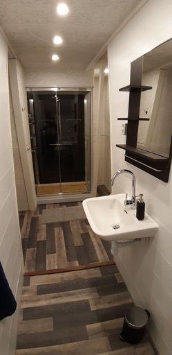 Bathroom 3, Abrahams Camp, Tingsryd