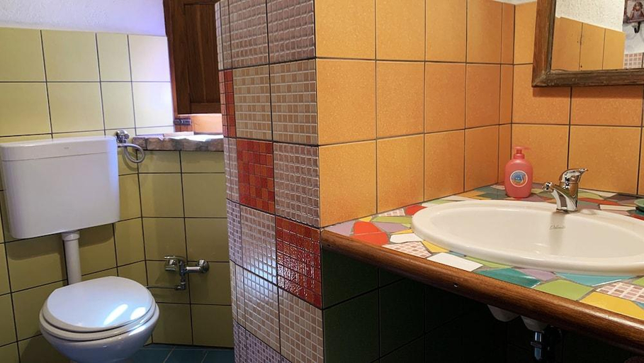 Bathroom 4, EcoBelmonte Albergo Diffuso, Cosenza