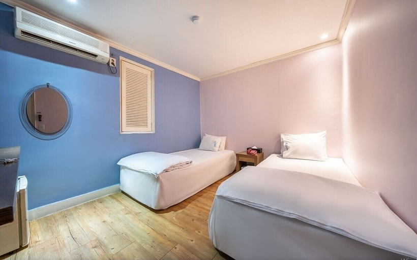 Bedroom 2, Golden Hill, Mapo