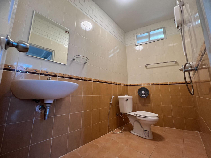 Bathroom 7