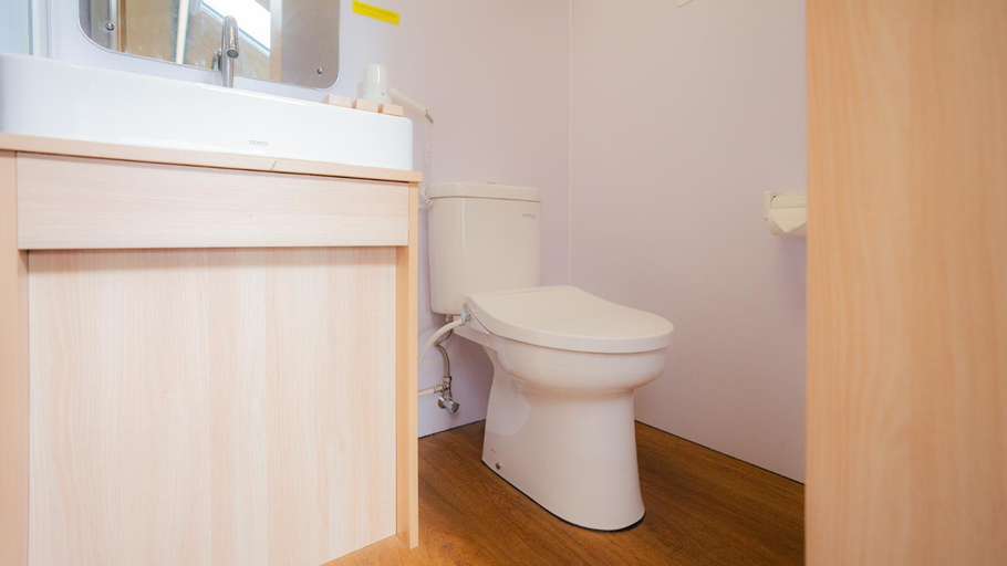 Bathroom 18