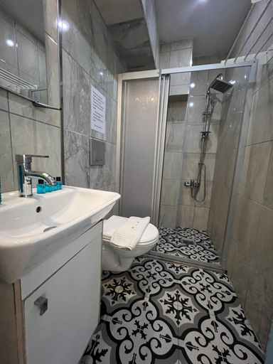 Bathroom 3, Rodin Hostel, Beyoğlu