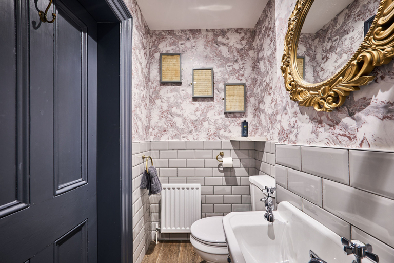 Bathroom 4, Jazz House, Derry and Strabane