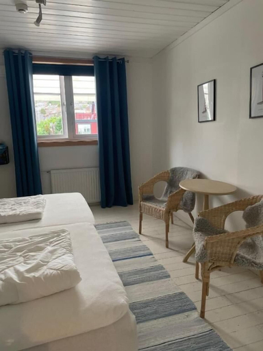 Bedroom 2, Kustnära Vandrarhem - Hostel, Tanum