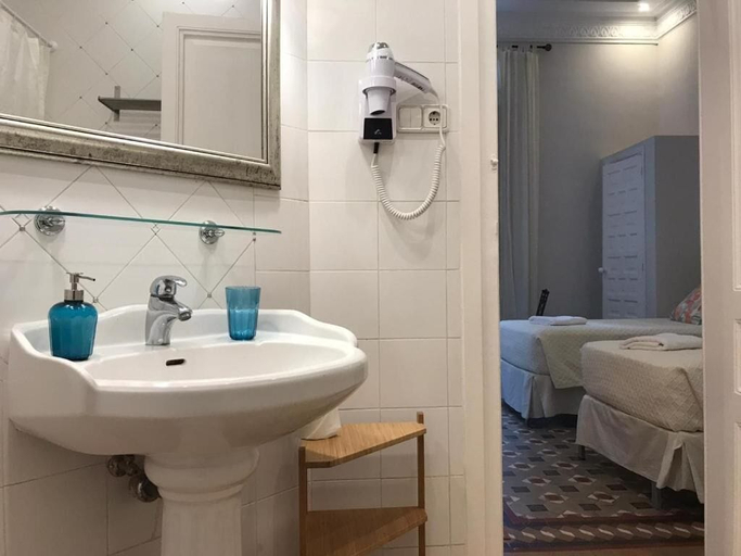 Bathroom 4, Casa Consell Bailen, Guest House, Barcelona