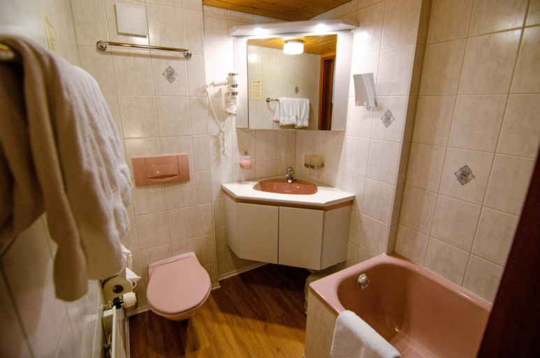 Bedroom 4, Hotel Blumental, Interlaken