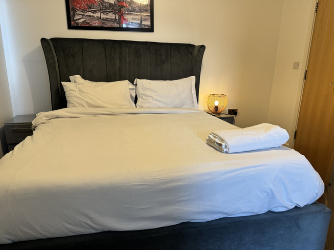 Others 5, Havana 2 bed Apartment in london, London