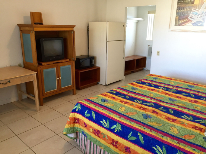 Bedroom 2, Economy Suites, Polk