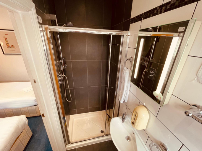 Bathroom 4, Anchor Hotel, London
