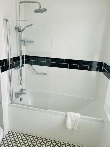 Bathroom 3, Great Malvern Hotel, Worcestershire