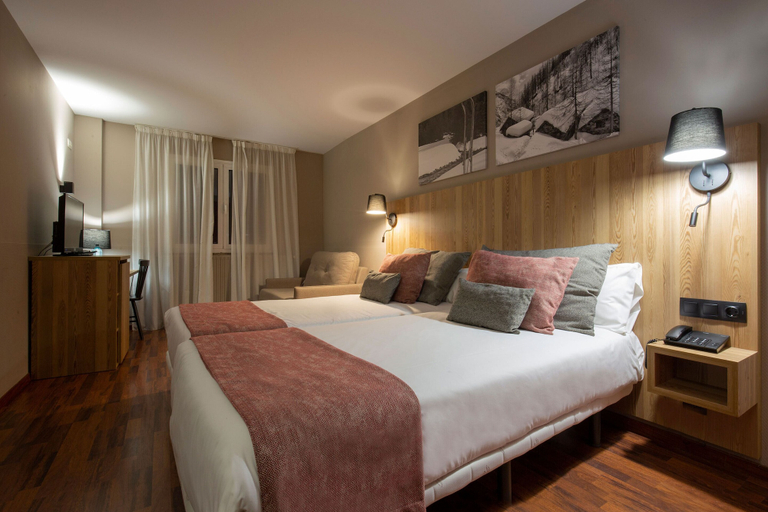 Bedroom 3, Hotel Grand Pas by Nexta, Pyrénées-Orientales