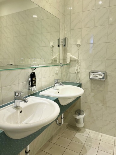 Bathroom 5, Sure Hotel by Best Western Wilhelmshaven City, Wilhelmshaven
