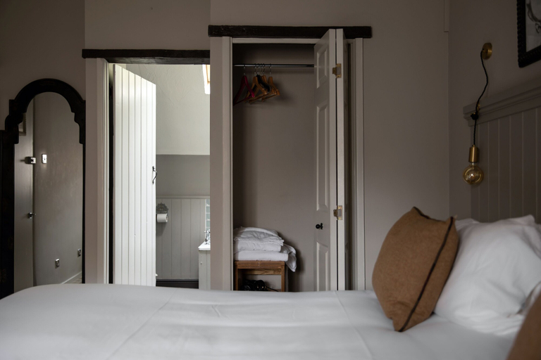Bedroom 2, The White Hart, Wiltshire