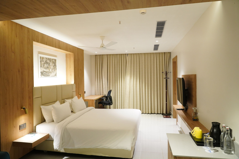 Bedroom, SVN Lake Palace, Vizianagaram