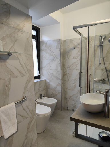Bathroom 5, Hotel Romano, Torino