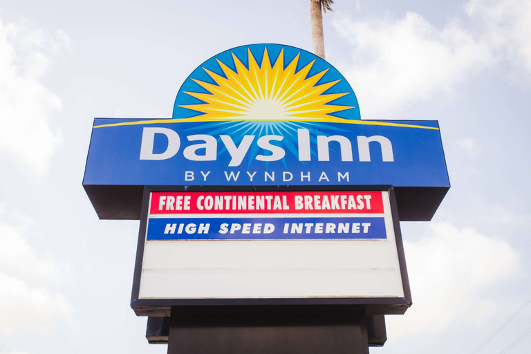 Exterior & Views 2, Days Inn by Wyndham Rosenberg, Fort Bend