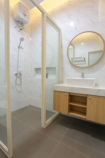 Bathroom 5, The Horizontal Hotel Pacitan, Pacitan