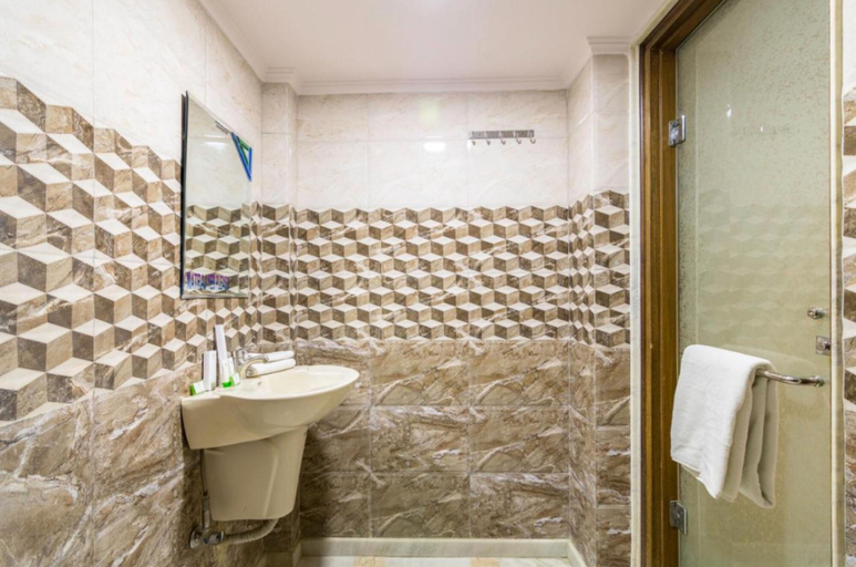 Bathroom, Hotel Lord Krishna palace New Delhi, Delhi