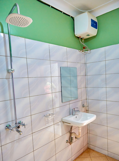 Bathroom, Eagle Apartments, Busiiro