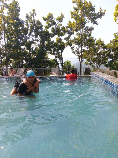 Swimming Pool 13