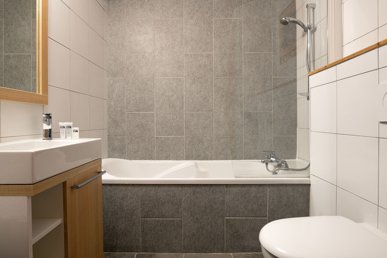 Bathroom 5, Dormio Resort Les Portes du Grand Massif, Haute-Savoie