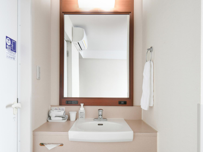 Bathroom 19