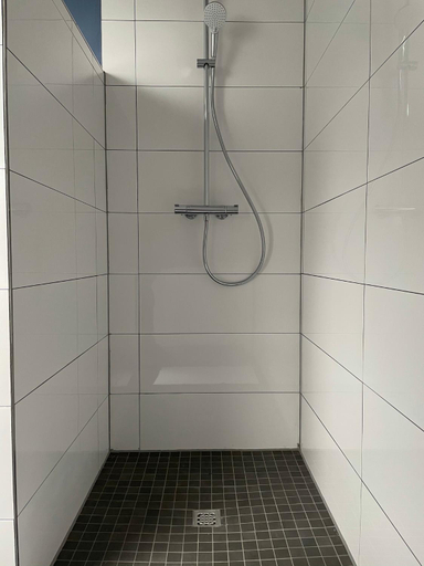Shower 2, Jahn Apartments, Cloppenburg