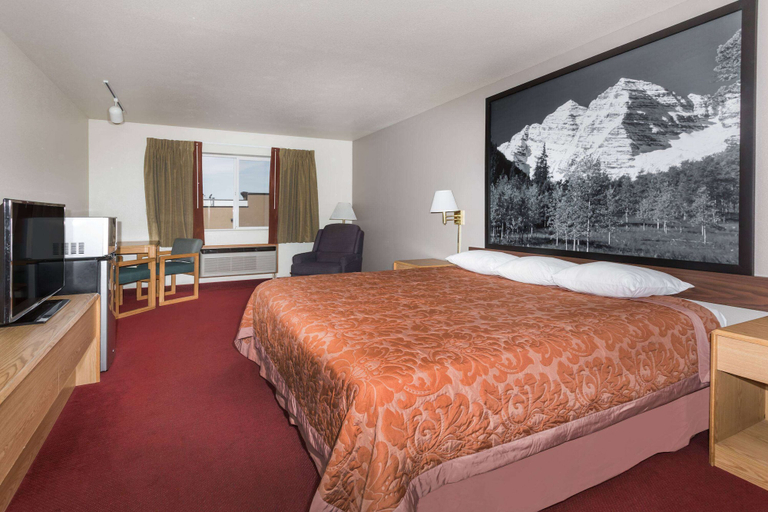 Bedroom 3, Super 8 by Wyndham Fruita, Mesa
