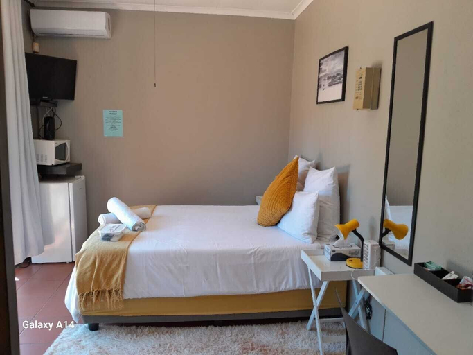 Bedroom 3, Nqabanqaba B&B, Uthungulu