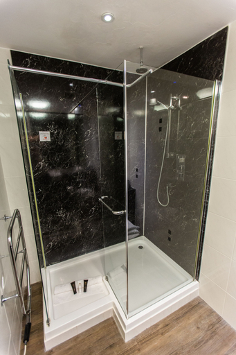 Bathroom 4, The Abbey Hotel Golf & Spa, Worcestershire