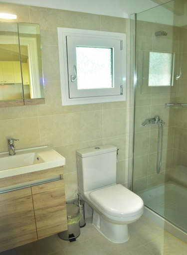 Bathroom 3, Beachfront holiday House yannis on Agios Gordios beach in Corfu, Ionian Islands