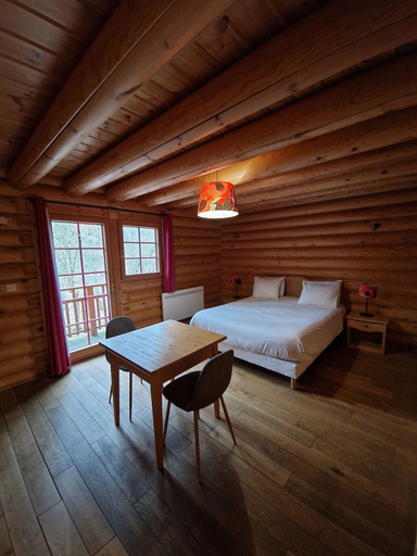 Bedroom 2, Les Pins Sylvestres, Moselle