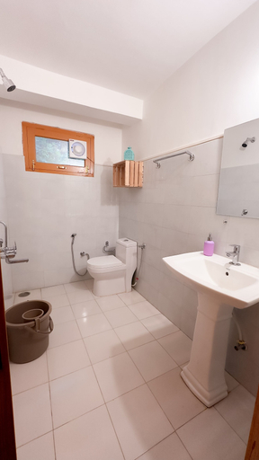 Bathroom, Khwaabgaah-A Boutique Homestay, Kullu
