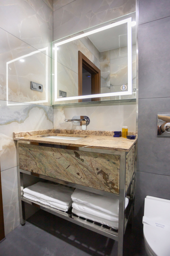 Bathroom 4, Neptun Palace Kvariati, Batumi