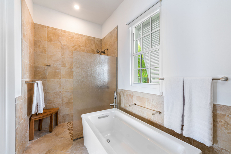 Bathroom 4, Kiboko