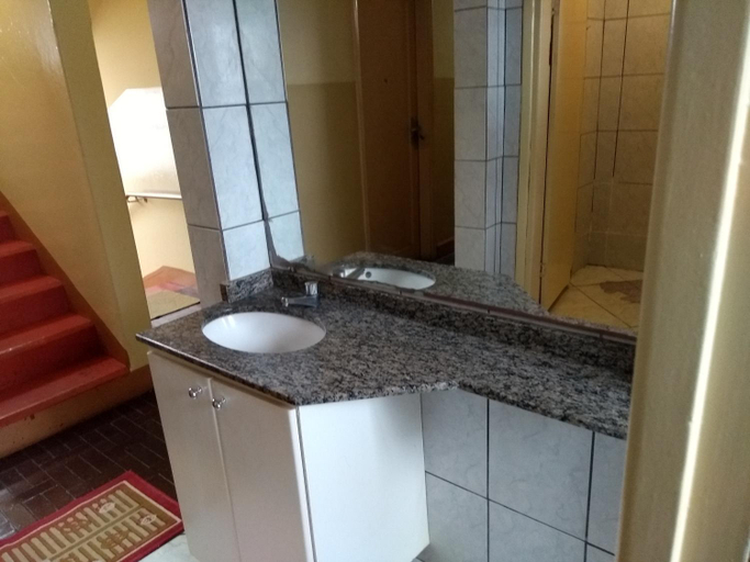 Bathroom 2, Hotel Triunfo, Londrina