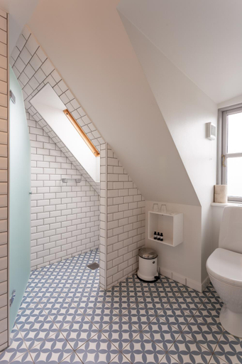 Bathroom 4, Rødvig Kro & Badehotel, Stevns