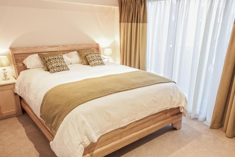 Bedroom 2, Emlyn Hotel, Ceredigion