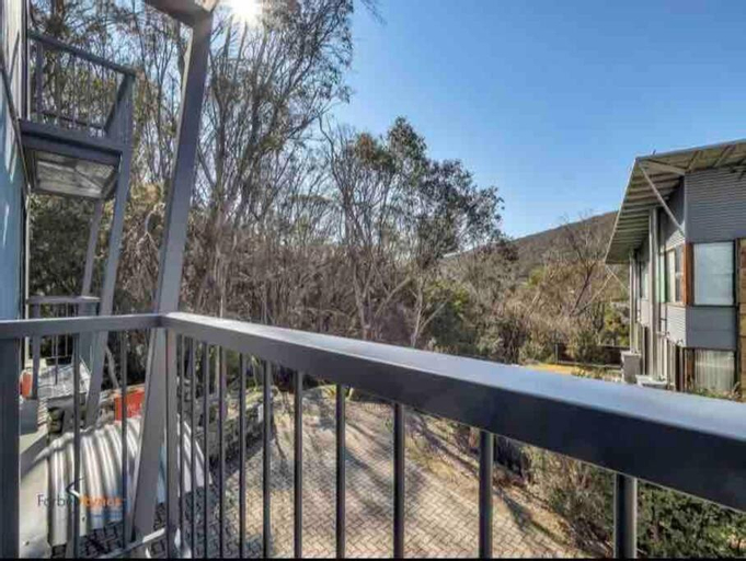 Others 4, Stylish Thredbo Alpine Chalet + Garage in Tranquil Setting, Snowy River