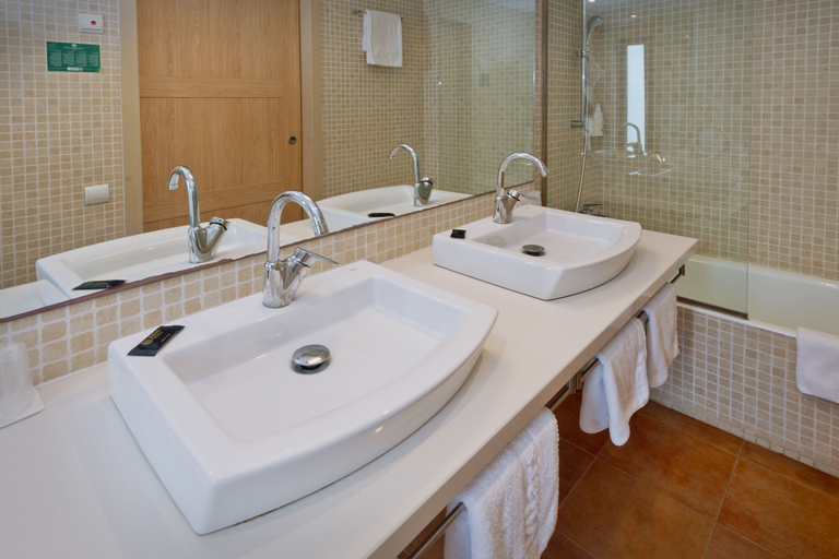 Bathroom 5, Dynamic Els Ports Resort, Tarragona