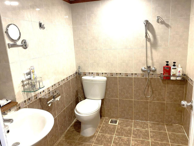 Bathroom 8