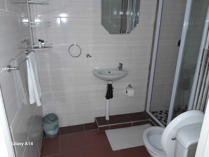 Bathroom 4, Nqabanqaba B&B, Uthungulu