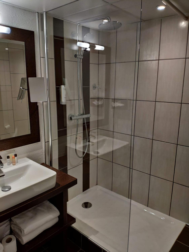 Bathroom 4, Golden Tulip Roissy Saint Witz, Val-d'Oise