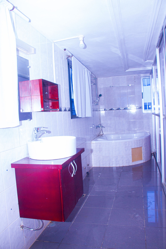 Others 3, Hôtel Amazone, Cotonou