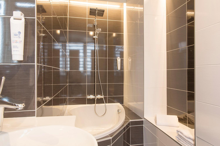 Bathroom 4, The Originals City, Hôtel Cléria, Lorient, Morbihan