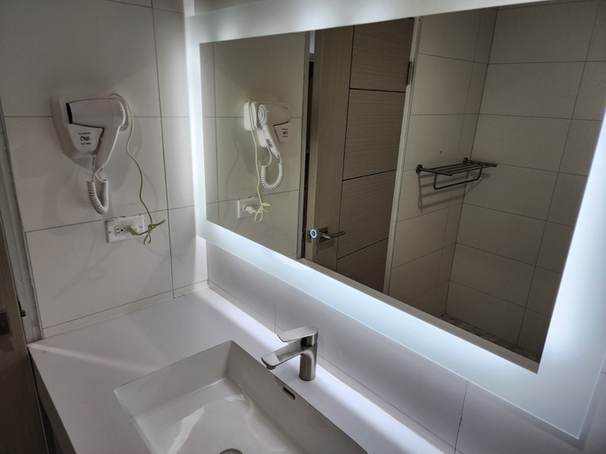 Bathroom 5, Hotel 39 Jamaica