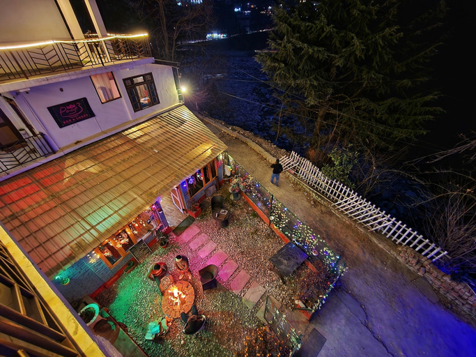 Sport & Beauty 5, Page 3 - Riverside Rooms & Bar, Kullu