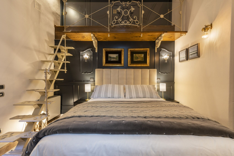 Bedroom 2, Orsanmichele View, Florence