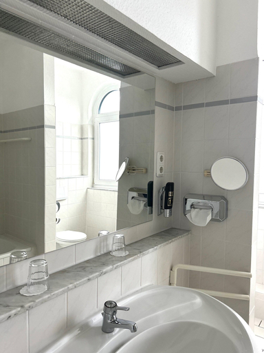 Bathroom 5, Sure Hotel by Best Western Wilhelmshaven City, Wilhelmshaven